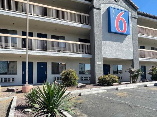 Barstow Hotel | Motel 6 Barstow, CA I15 and Lenwood Road