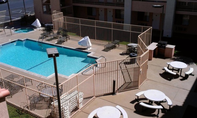 Barstow Hotel | Motel 6 Barstow, CA – I15 and Lenwood Road