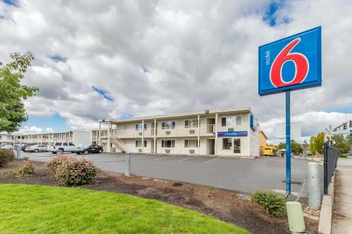 Beaverton Hotel | Motel 6-Beaverton, OR
