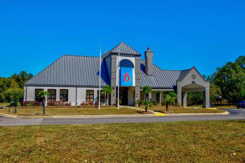 Lake Purdy Hotel | Motel 6 Birmingham, AL - Medical Center - Inverness Hwy 280