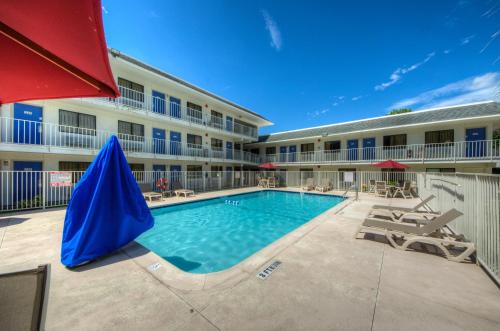 Bradenton Hotel | Motel 6-Bradenton, FL