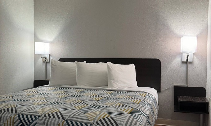 Butte Hotel | Motel 6 Butte, MT - Historic City Center