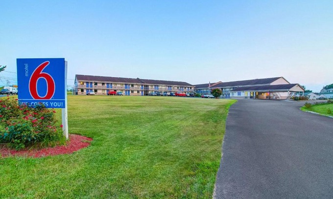 Charles Town Hotel | Motel 6-Charles Town, WV