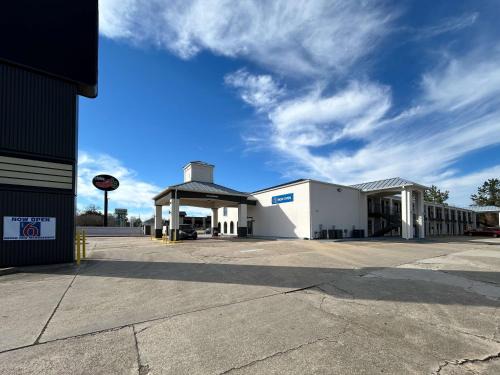 Denham Springs Hotel | Motel 6 Denham Springs, LA