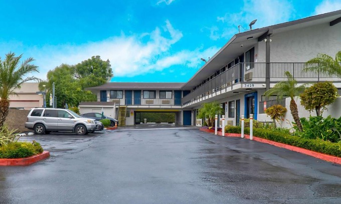 El Monte Hotel | Motel 6-El Monte, CA - Los Angeles