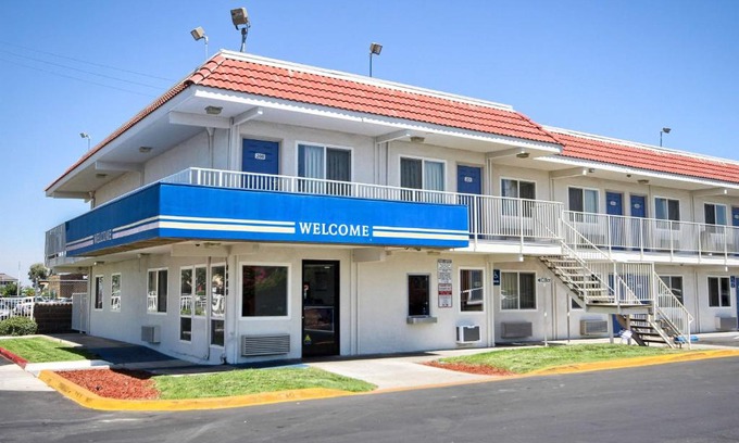Raisin Hotel | Motel 6-Fresno, CA - Blackstone South