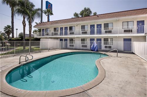 Fresno Hotel | Motel 6-Fresno, CA