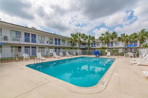 Fort Pierce Hotel | Motel 6-Ft. Pierce, FL