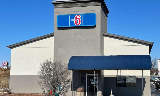 Ashwaubenon Hotel | Motel 6-Green Bay, WI - Lambeau