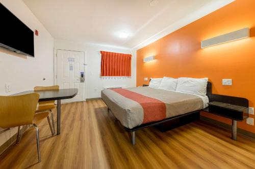 Wade Hampton Hotel | Motel 6-Greenville, SC