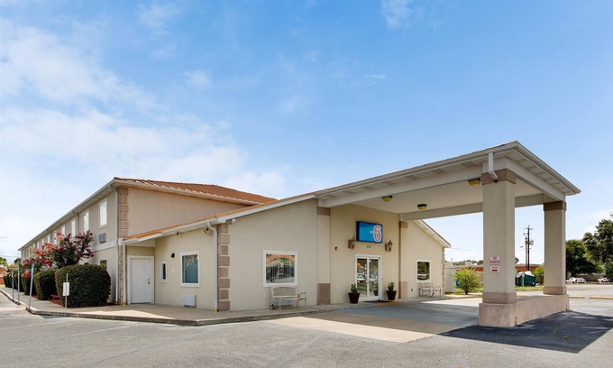Hinesville Hotel | Motel 6 Hinesville, GA