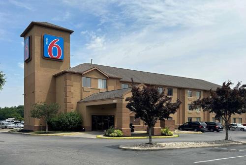 Wayne Hotel | Motel 6-Indianapolis, IN - Airport
