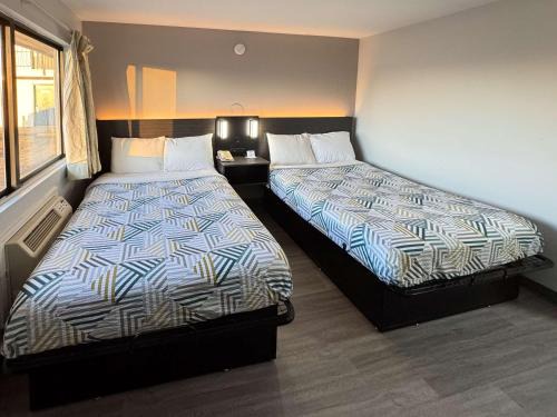 Janesville Hotel | Motel 6-Janesville, WI