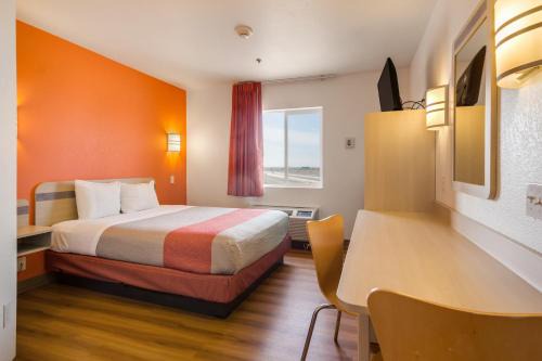 Lemoore Hotel | Motel 6-Lemoore, CA
