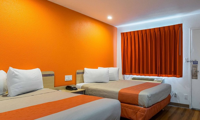 Lost Hills Hotel | Motel 6 Lost Hills, CA