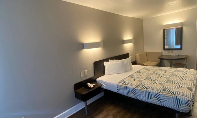 Manchester Hotel | Motel 6 Manchester, TN