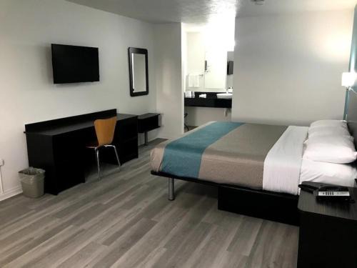 Metropolis Hotel | Motel 6-Metropolis, IL