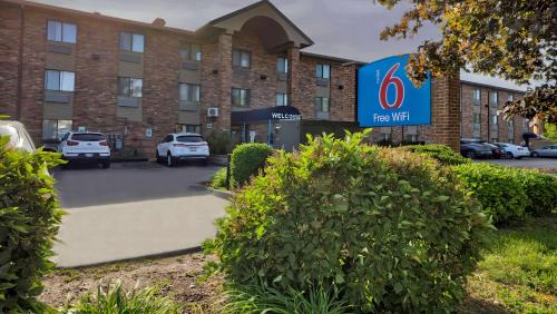 Glendale Hotel | Motel 6-Milwaukee, WI - Glendale
