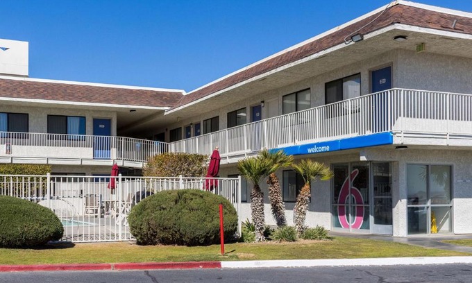 Mojave Hotel | Motel 6-Mojave, CA