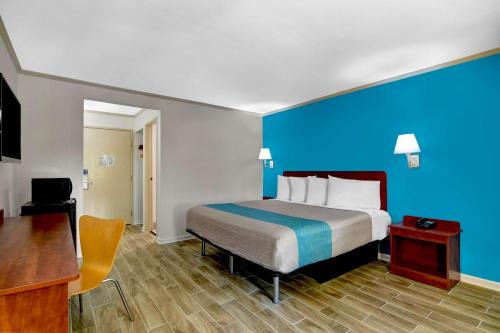 Peachtree Corners Hotel | Motel 6-Norcross, GA
