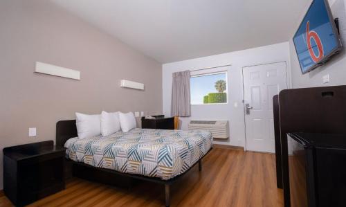 Ontario Hotel | Motel 6 Ontario Airport