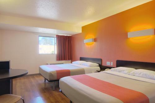 Piscataway Hotel | Motel 6-Piscataway, NJ
