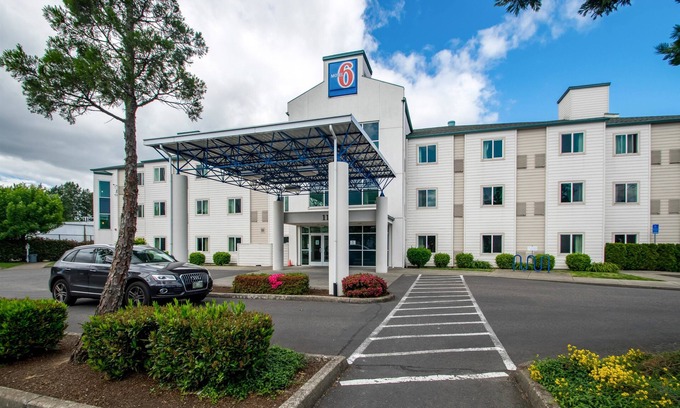 East Columbia Hotel | Motel 6 Portland, OR - I-5