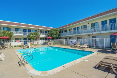 Redding Hotel | Motel 6-Redding, CA - North
