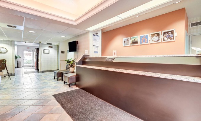 Roseburg Hotel | Motel 6 Roseburg, OR