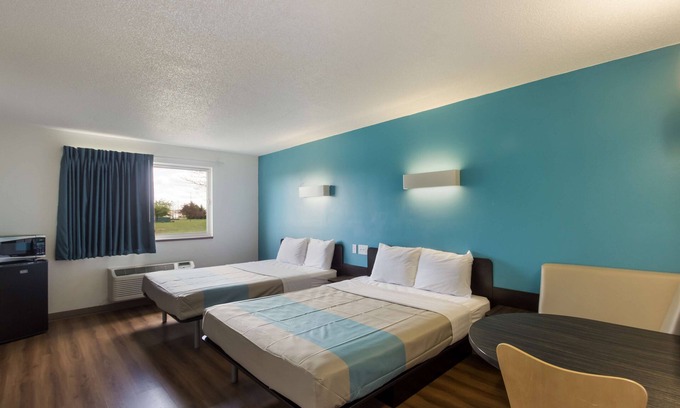 Rothschild Hotel | Motel 6 Rothschild, WI