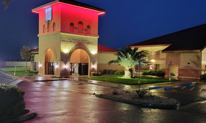Santa Nella Hotel | Motel 6 Santa Nella, CA - Los Banos