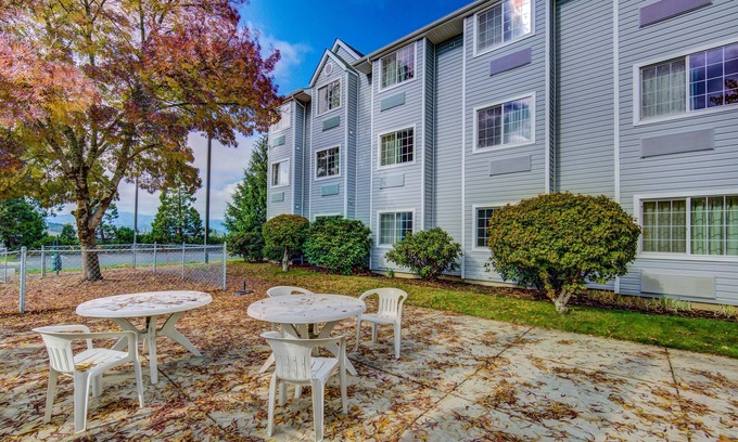 Sutherlin Hotel | Motel 6 Sutherlin, OR