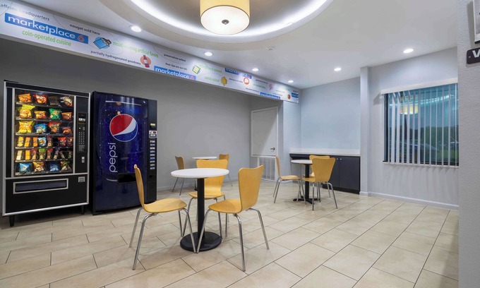 Texas City Hotel | Motel 6 Texas City, TX - I-45 South