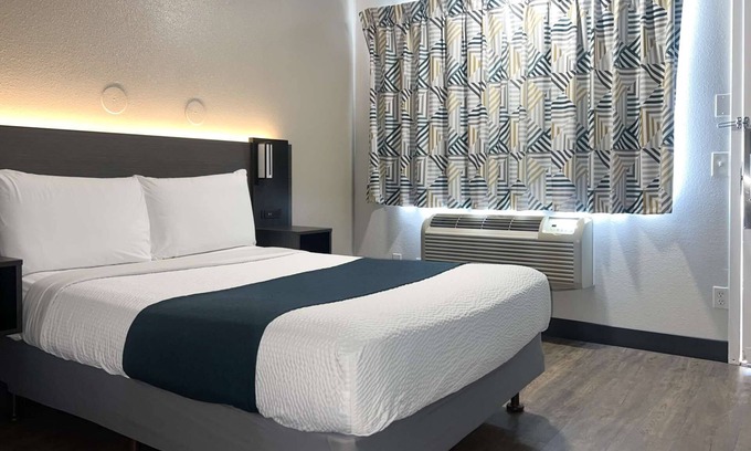 Tulare Hotel | Motel 6 Tulare, CA