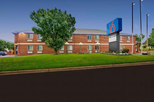Tulsa Hotel | Motel 6 Tulsa, Ok - Central