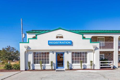 Walterboro Hotel | Motel 6-Walterboro, SC