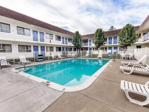 Yreka Hotel | Motel 6-Yreka, CA