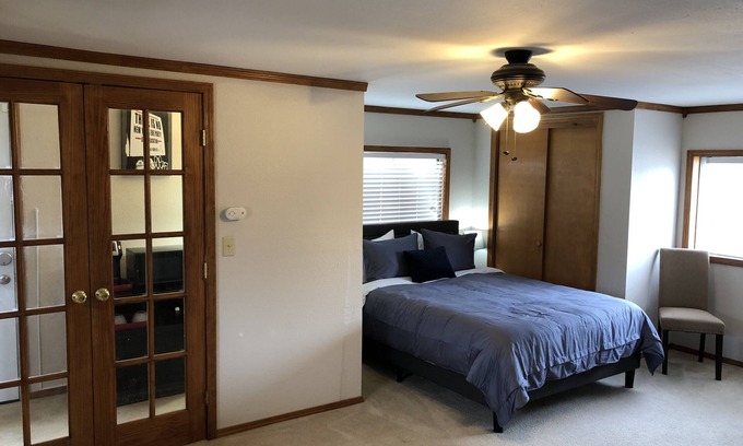Sunrise Terrace Apartment | Mother Road Manor at the Fairgrounds Studio