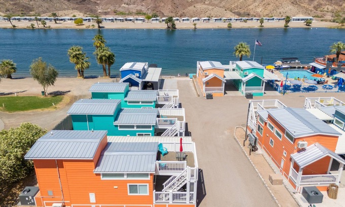 Parker Strip House | Motorboat Inn, Deluxe River Views, Roadrunner Resort