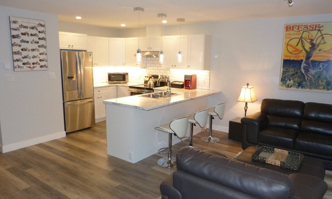 Crofton House | Motorcycle and Bicycle friendly. Home of the World Famous Crofton Seawalk.