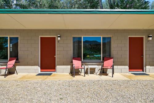 Zion National Park East Entrance Apartment | Mount Carmel Motel near Zion National Park
