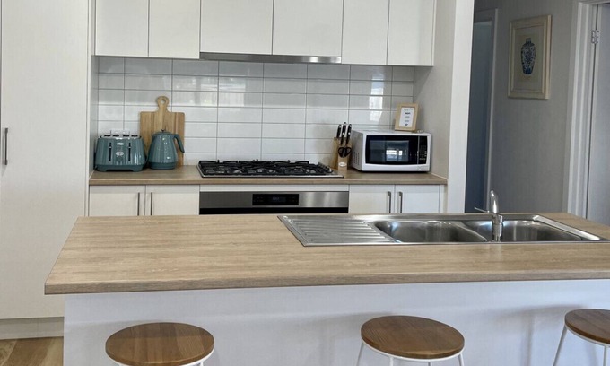 Grovedale House | Mount Duneed - Geelong, Surf Coast & Great Ocean Road (Motion Place)
