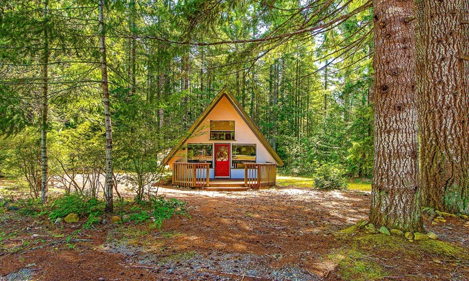 Hoodsport House | Mount Jupiter Cabin near Lake Cushman