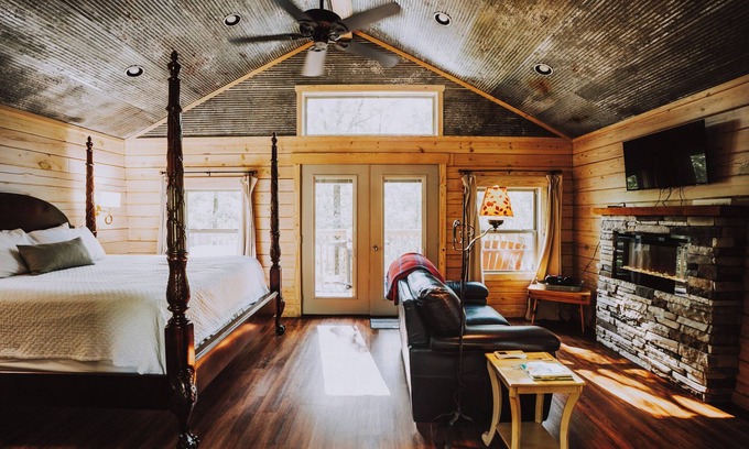 Mid America Cabin | Mountain Air Treehouse - Starlight Haven