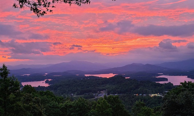 Young Harris House | Mountain and Lake views.Feels like home with a view!