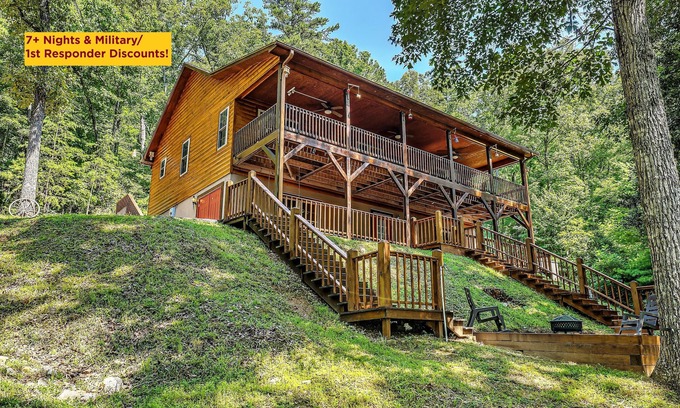Murphy Cabin | Mountain Cabin - 3 BR w/Pool Table, Air Hockey & WiFi! Near Town! Discounts!