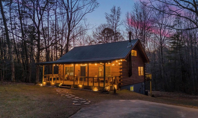 Cleveland House | Mountain Cabin~ 4 Br~Min to Helen~Fire Pit~Arcade