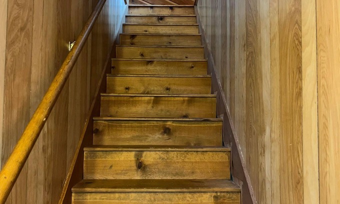 Cleveland Cabin | Mountain cabin/hot tub/fireplace/Game room/Pet Friendly/long term rental.