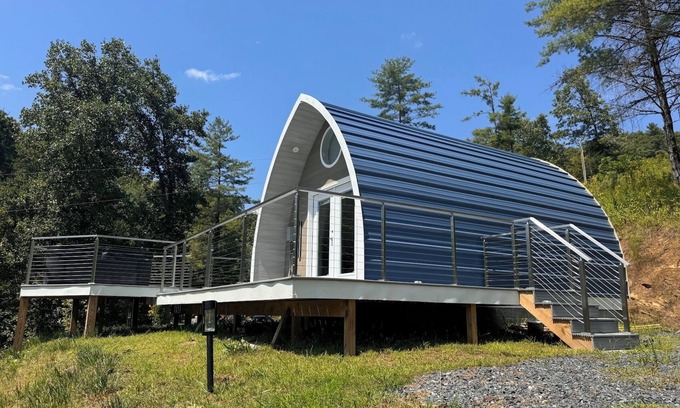 Bakersville Cabin | Mountain Cabin, Hot tub, Pet friendly, campfire, views, Ocean Blue