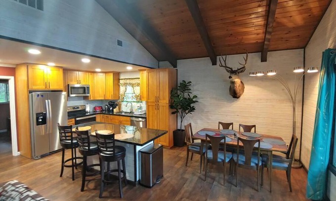 Groveland House | Mountain Cabin near Yosemite